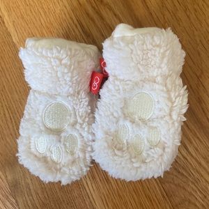 Magnetic me mittens 0-6 months